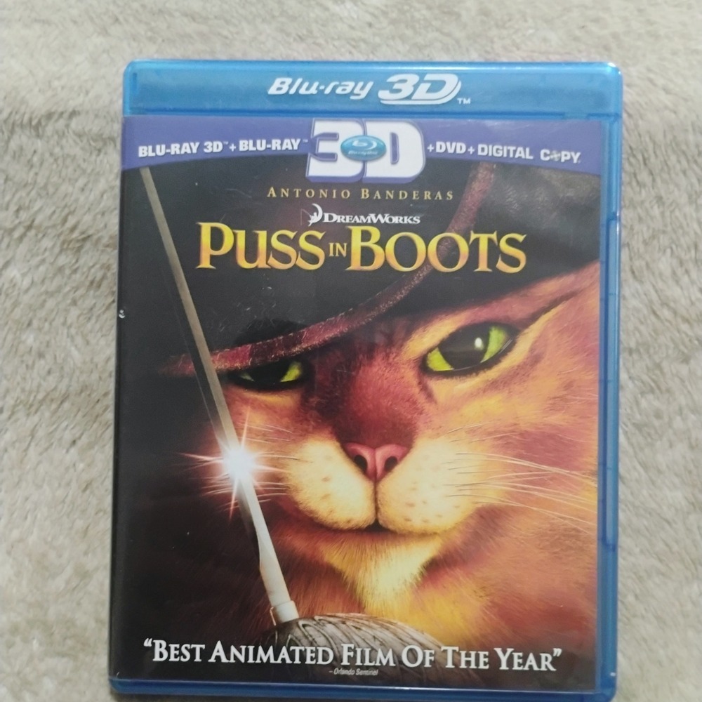 DreamWorks Puss In Boots Blu-ray 3D Blu-ray DVD 3-Disc Combo Pack Kids Movie
